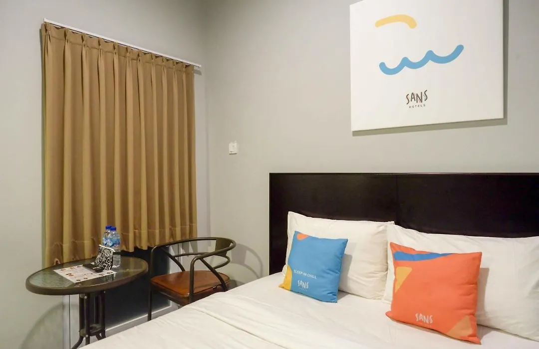 Sans Hotel Empress Simpang Lima-1